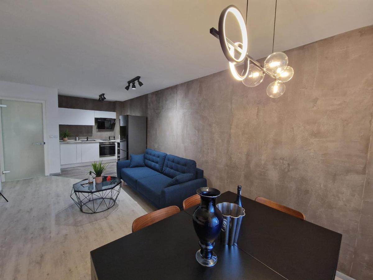 Marsselis Luxe Port Apartment Варна Екстериор снимка