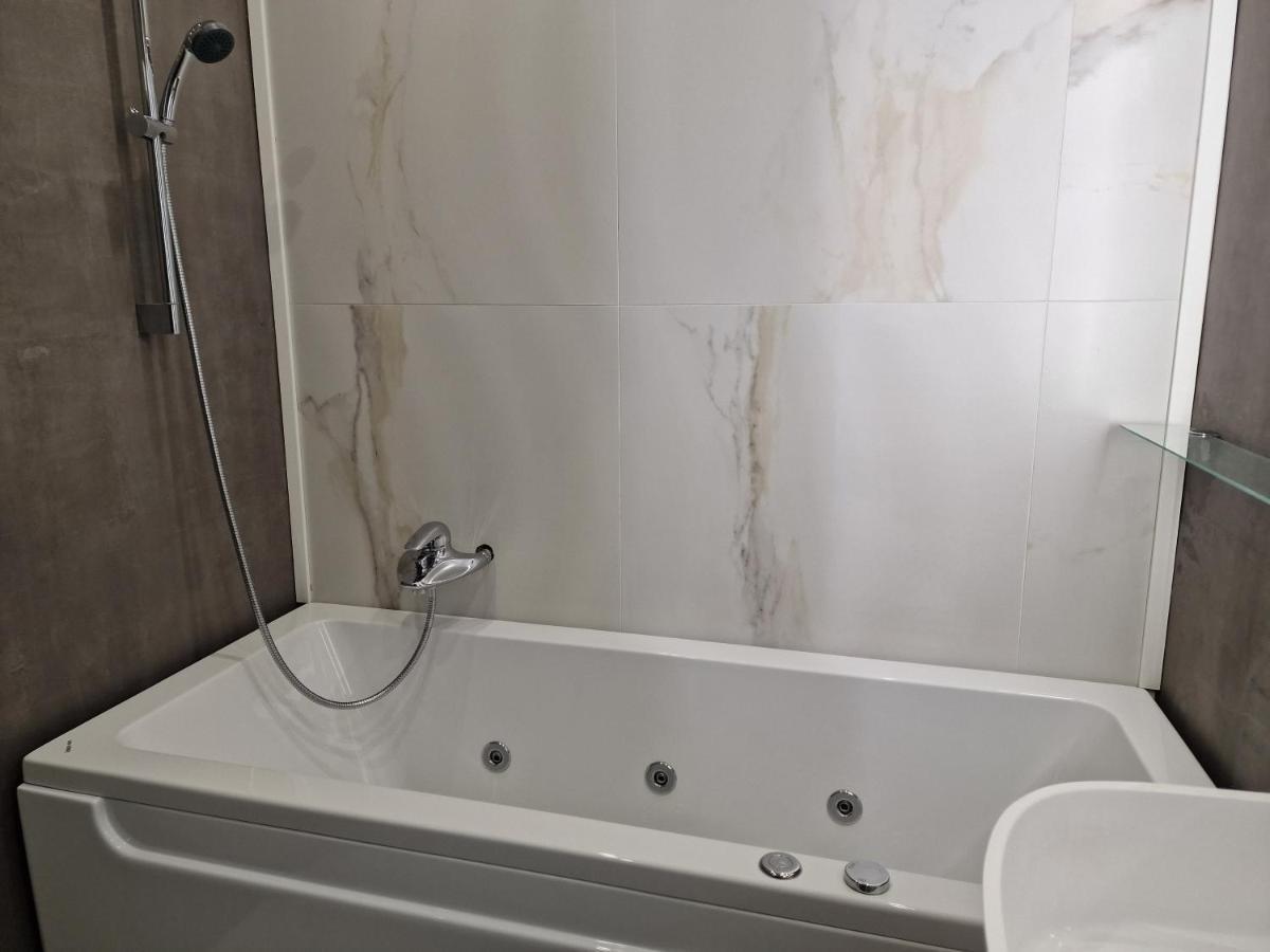 Marsselis Luxe Port Apartment Варна Екстериор снимка