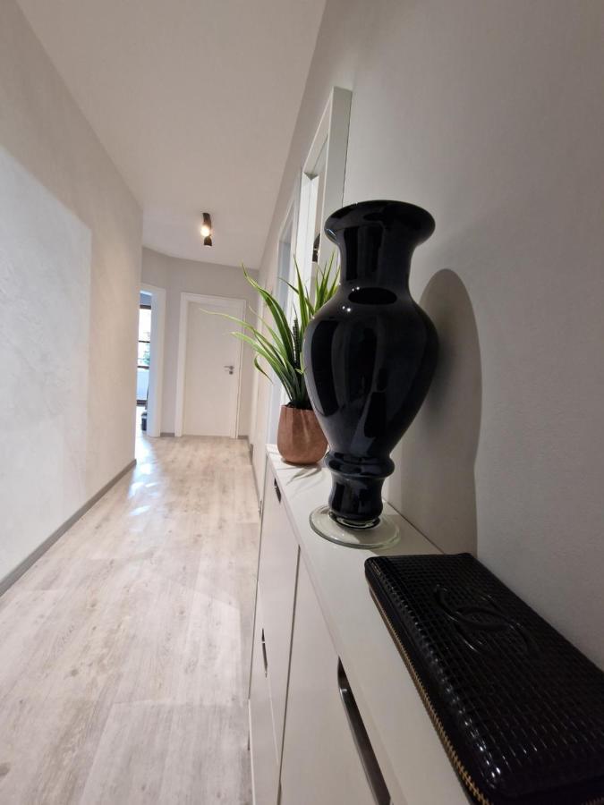 Marsselis Luxe Port Apartment Варна Екстериор снимка