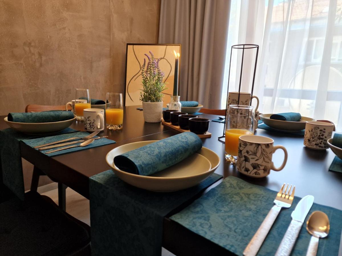 Marsselis Luxe Port Apartment Варна Екстериор снимка